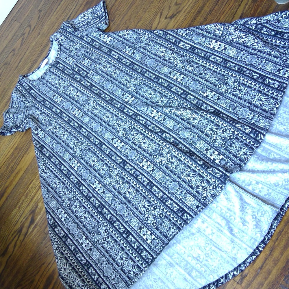 LulaRoe T-Shirt Dress W/ Pocket Patterened Size XS - Picture 7 of 7